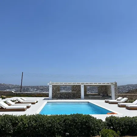 Mesmerizing 5bed With Pool In Kanalia Villa